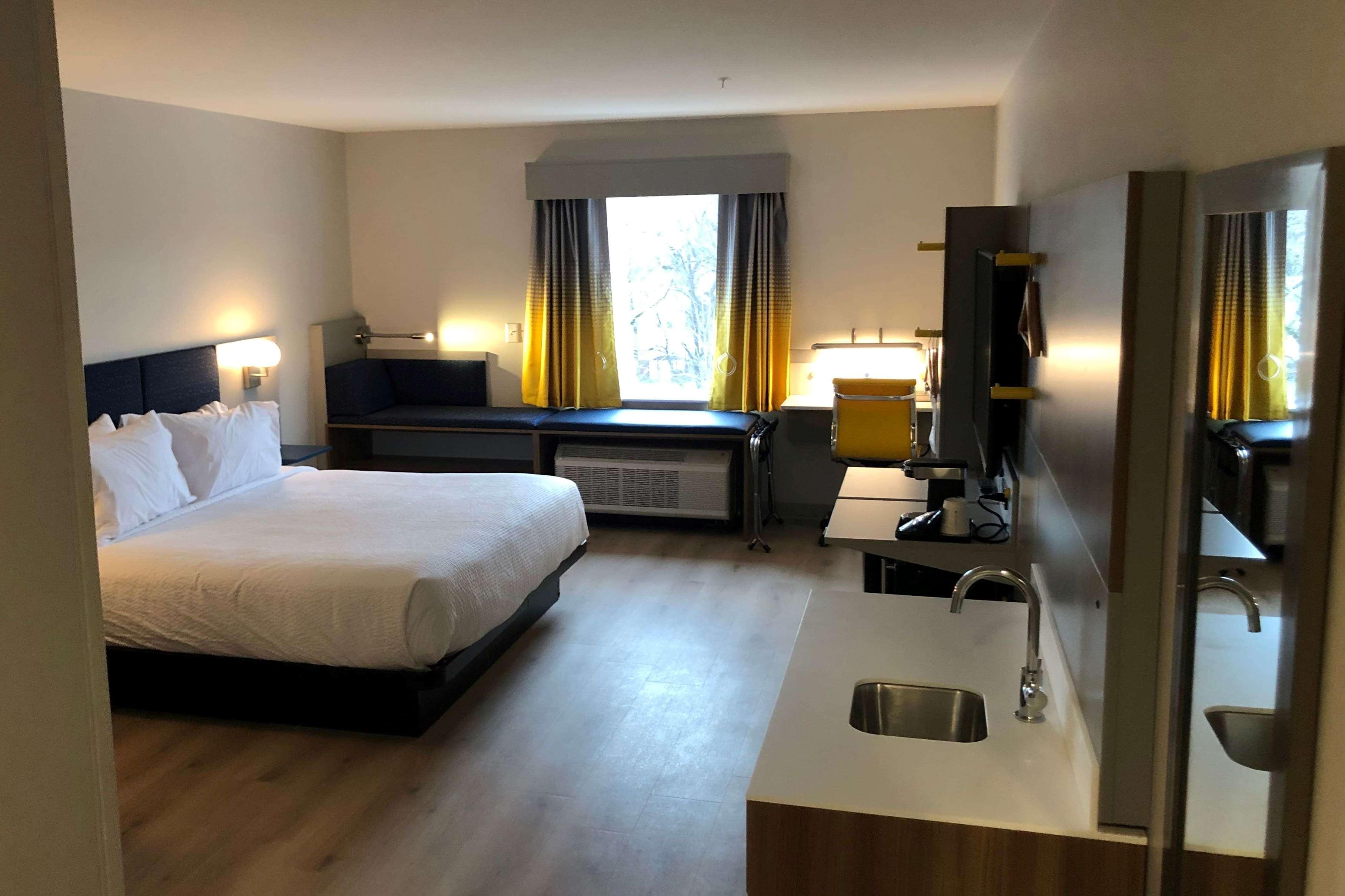 Microtel Inn & Suites By Wyndham Hot Springs Ngoại thất bức ảnh
