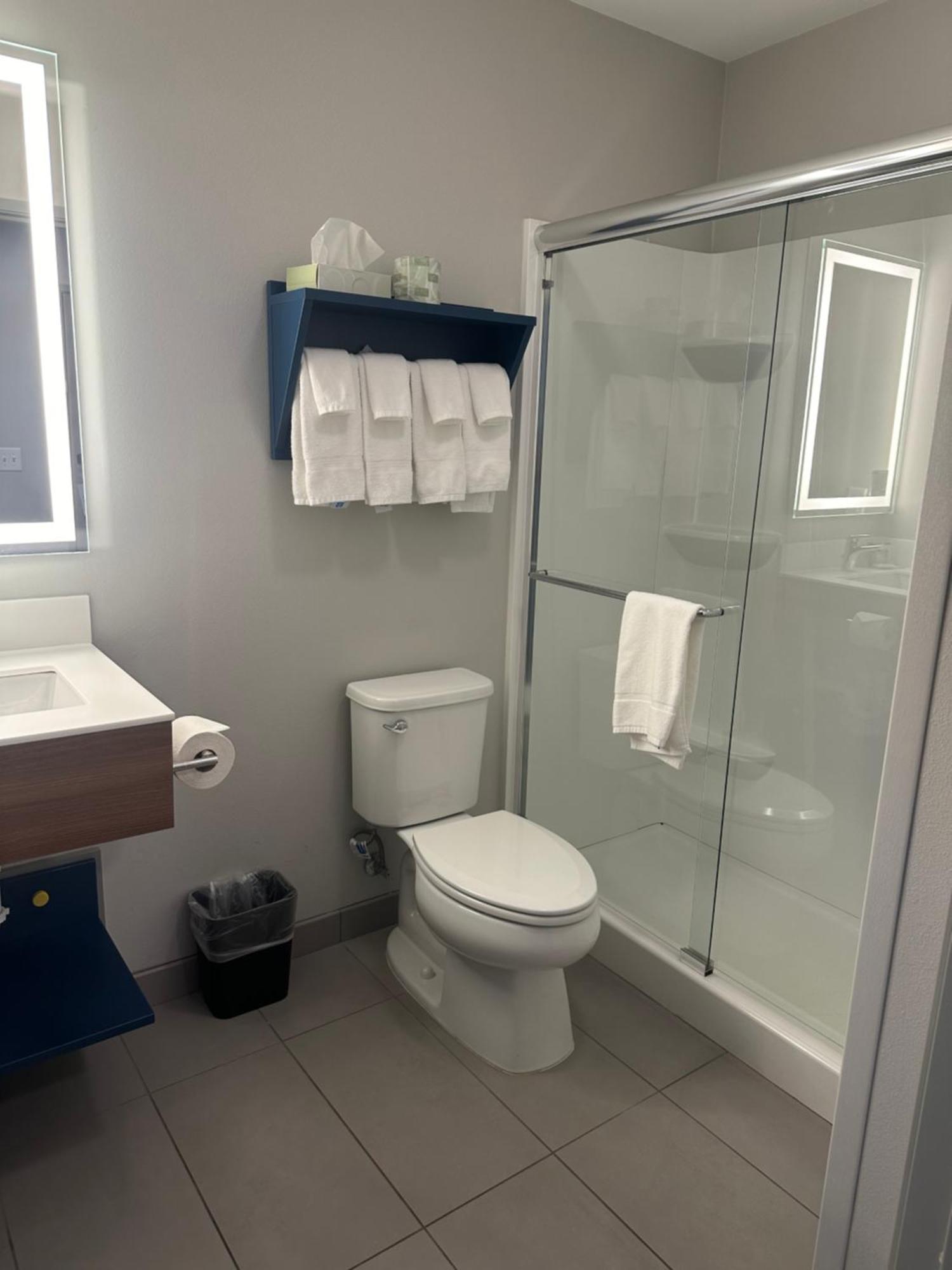Microtel Inn & Suites By Wyndham Hot Springs Phòng bức ảnh