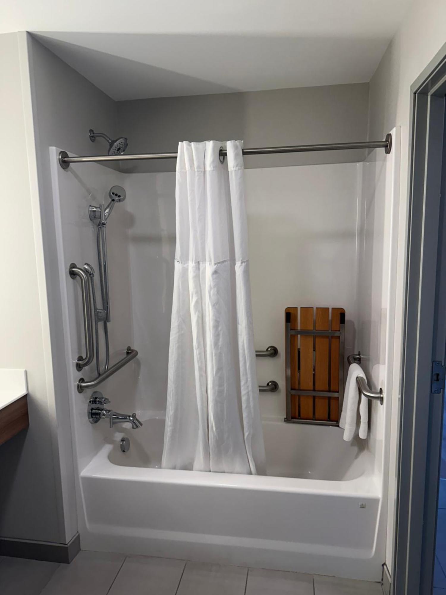 Microtel Inn & Suites By Wyndham Hot Springs Phòng bức ảnh